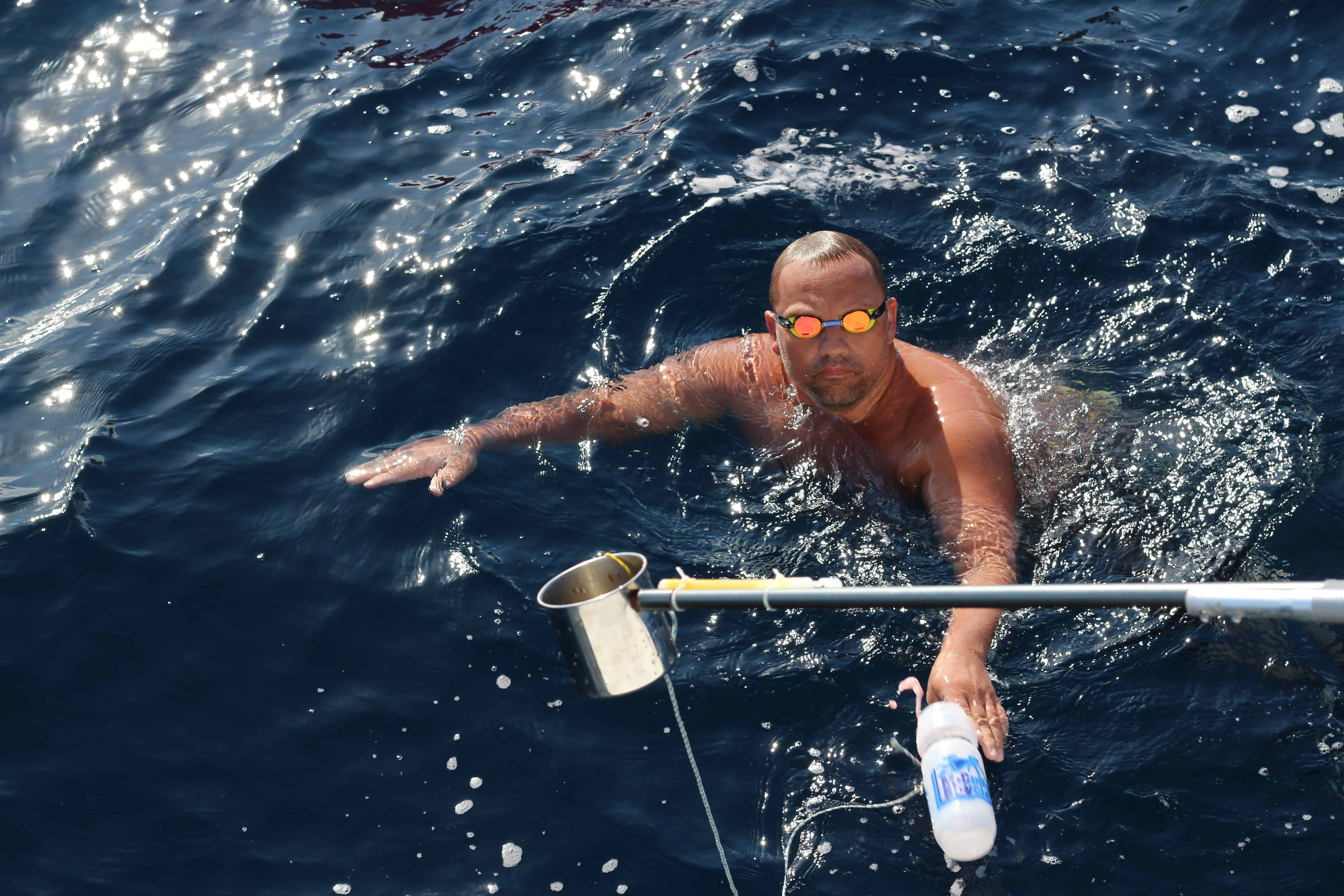Attila 25 éve nyílt vízi úszó, de még így is találkozik extrém körülményekkel. Fotó: Tompa Gábor
